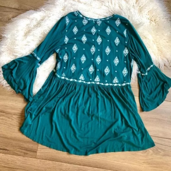 Torrid Green Embroidered Bell-Sleeve Tunic - Picture 15 of 16